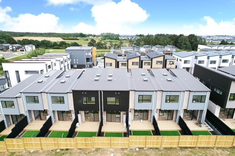 Photo of property in 15 Kiato Lane, Flat Bush, Auckland, 2019