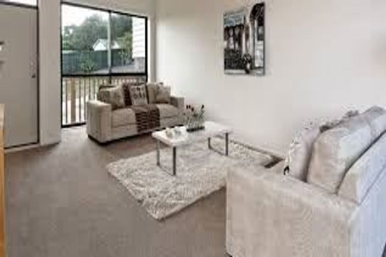 Photo of property in 4/2 Swan Hill Drive, Glen Eden, Auckland, 0602