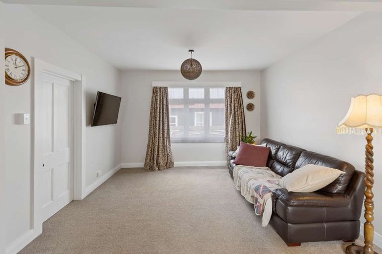 Photo of property in 2 Ngahina Street, Marton, 4710