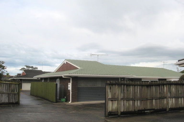 Photo of property in 2/75 Aviemore Drive, Highland Park, Auckland, 2010