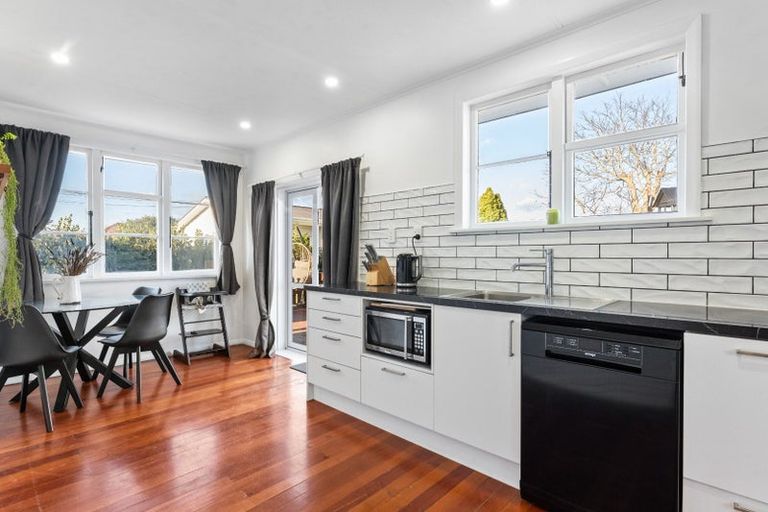 Photo of property in 21 Hadfield Crescent, College Estate, Whanganui, 4500