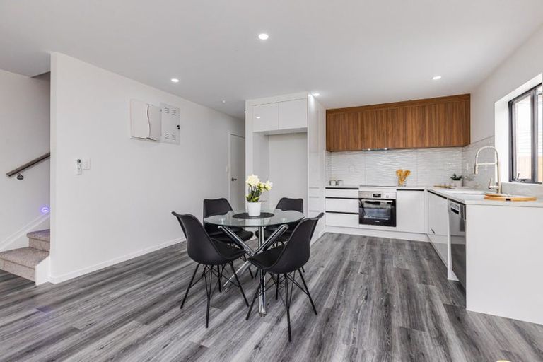 Photo of property in 7d Gladfield Lane, Te Atatu Peninsula, Auckland, 0610