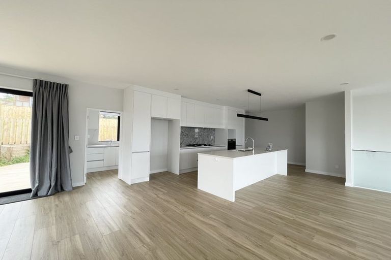 Photo of property in 35 Symes Drive, Red Beach, 0932