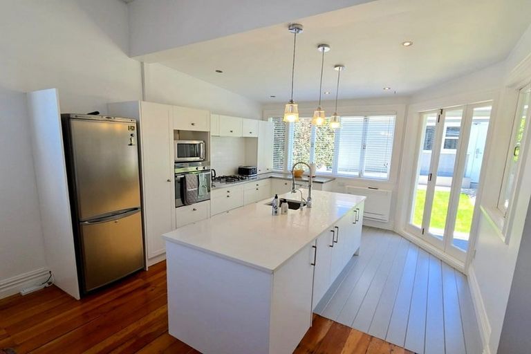 Photo of property in 33 Church Street, Devonport, Auckland, 0624