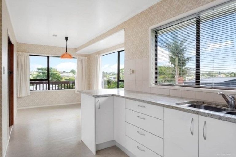 Photo of property in 907 Beach Road, Waiake, Auckland, 0630