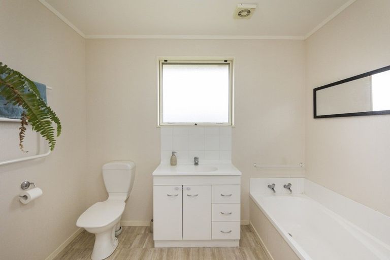Photo of property in 24 Logan Way, Kelvin Grove, Palmerston North, 4414