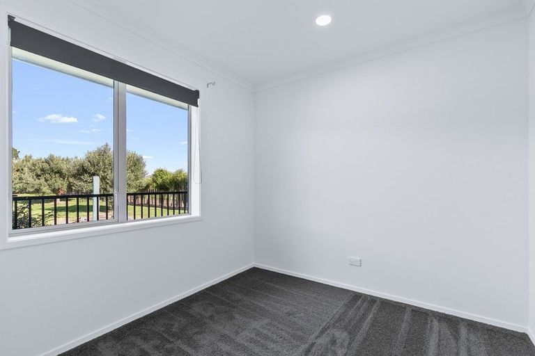 Photo of property in 418 Tararua Road, Levin, 5571