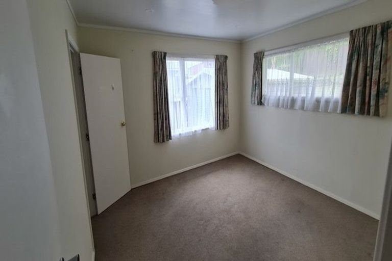 Photo of property in 72 Stewart Drive, Newlands, Wellington, 6037