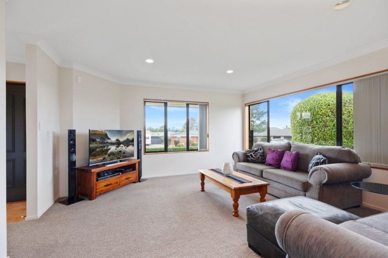 Photo of property in 2 Burnt Oak Drive, Pyes Pa, Tauranga, 3112