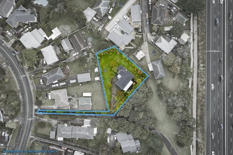 Photo of property in 26 Royal View Road, Te Atatu South, Auckland, 0610