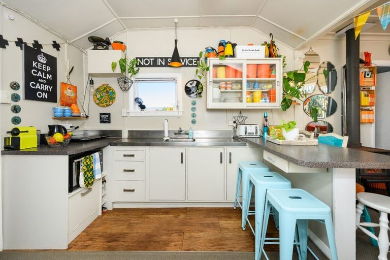 Photo of property in 15 Hall Place, Foxton Beach, Foxton, 4815