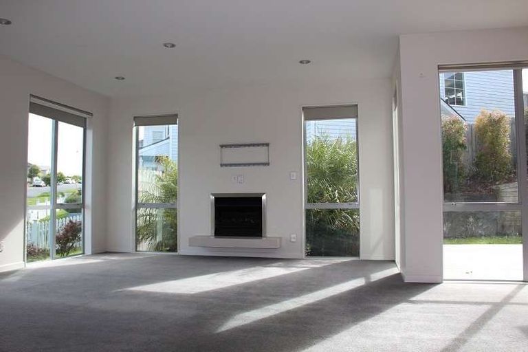 Photo of property in 22 Oak Bark Drive, Schnapper Rock, Auckland, 0632