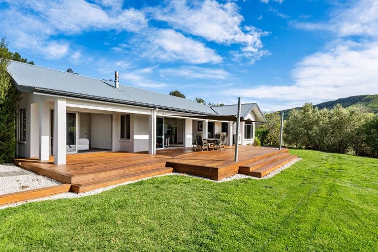 Photo of property in 30 Waipuka Road, Waimarama, Havelock North, 4294