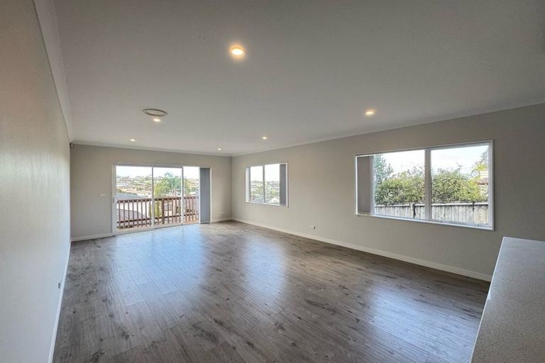 Photo of property in 18 Taurikura Way, Fairview Heights, Auckland, 0632