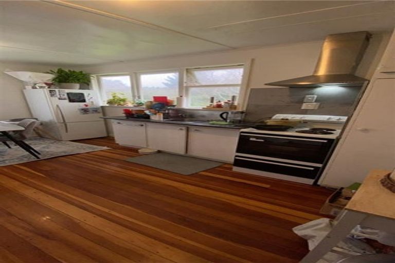 Photo of property in 60 Tremewan Street, Tawa, Wellington, 5028