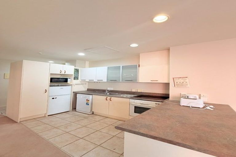 Photo of property in Terrace Tower Apartments, 8b/126 The Terrace, Wellington Central, Wellington, 6011