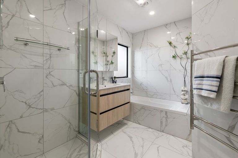 Photo of property in 1 Kenwick Place, Burswood, Auckland, 2013