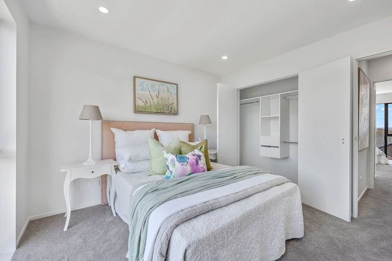 Photo of property in 27 Carole Crescent, Pakuranga, Auckland, 2010