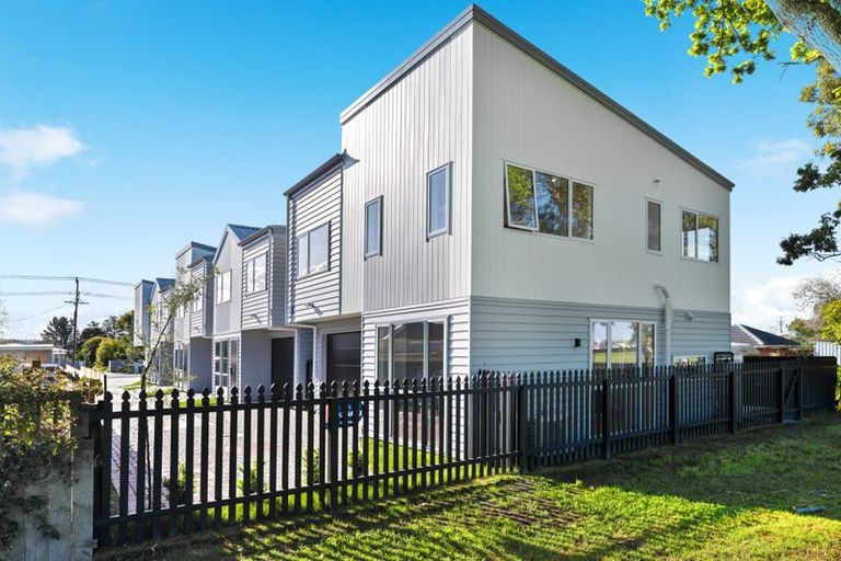 Photo of property in 80e Matipo Road, Te Atatu Peninsula, Auckland, 0610
