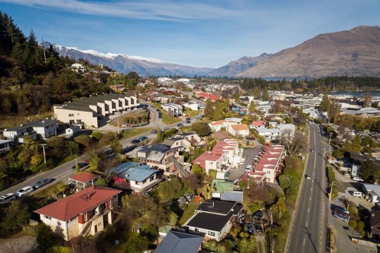 Photo of property in 110 Hallenstein Street, Queenstown, 9300