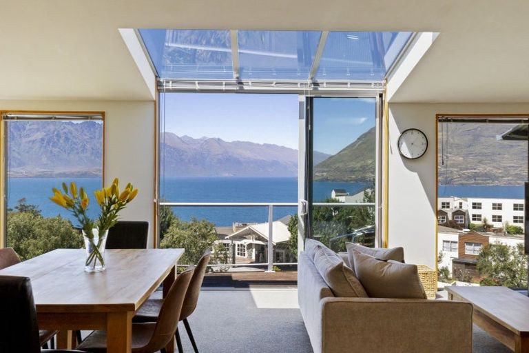 Photo of property in 12a Sainsbury Road, Fernhill, Queenstown, 9300