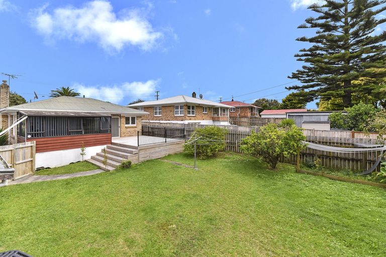 Photo of property in 49 Christmas Road, Manurewa, Auckland, 2102