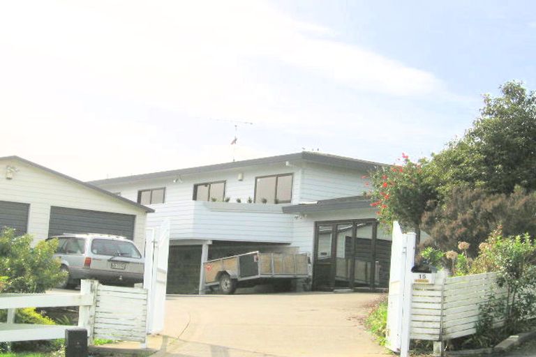 Photo of property in 15 Royalty Rise, Red Beach, 0932