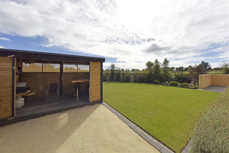 Photo of property in 18 Kahukura Road, Broomfield, Christchurch, 8042