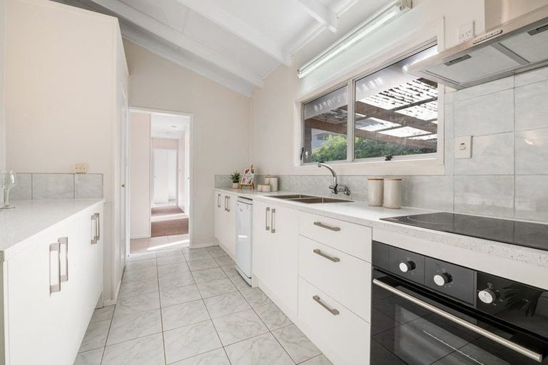 Photo of property in 12 Simon Ellice Drive, Bayview, Auckland, 0629