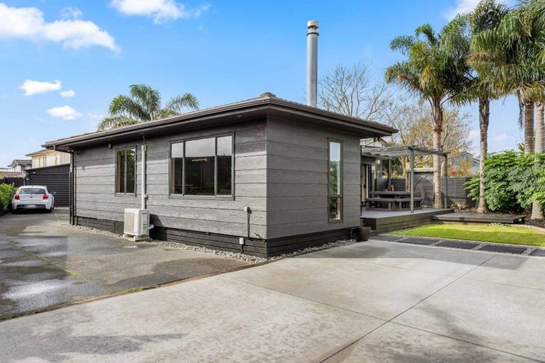 Photo of property in 4 Nadine Place, Mangere Bridge, Auckland, 2022