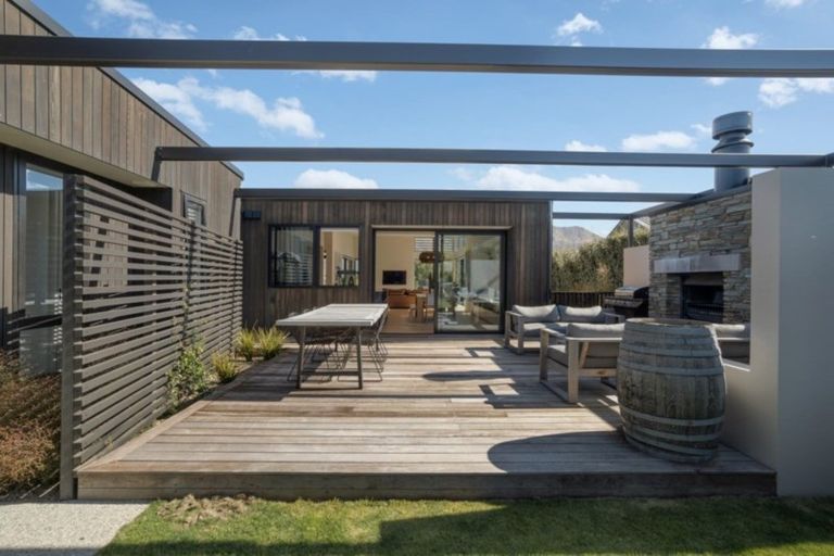 Photo of property in 5 Forest Heights, Wanaka, 9305