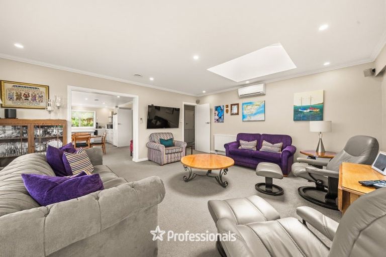 Photo of property in 73 Tirohanga Road, Tirohanga, Lower Hutt, 5010