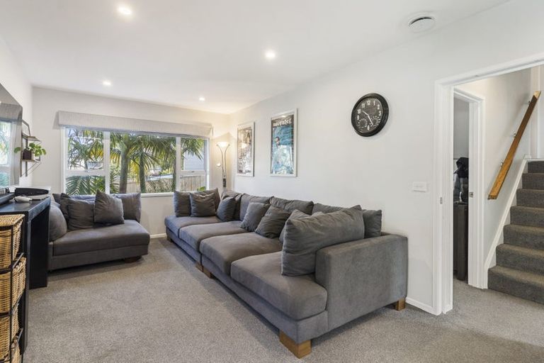 Photo of property in 23 Helleur Road, Massey, Auckland, 0614