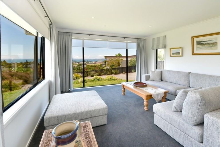 Photo of property in 32 Grovenor Drive, Orewa, 0931