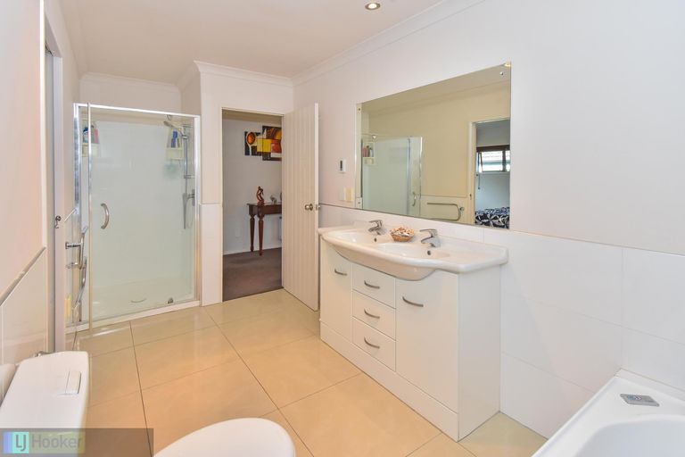 Photo of property in 318 Hill Road, The Gardens, Auckland, 2105