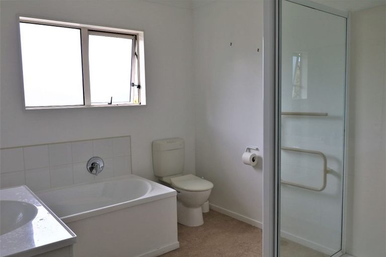 Photo of property in 211 Westchester Drive, Churton Park, Wellington, 6037