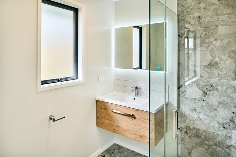 Photo of property in 6 Pihoihoi Close, Waikanae, 5036