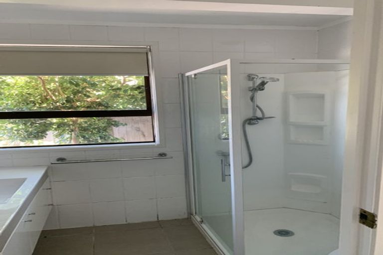Photo of property in 1/15 Fairfax Avenue, Northcote, Auckland, 0627