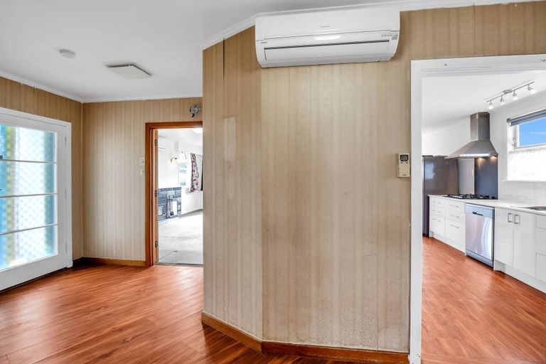 Photo of property in 16 Milne Street, Hunterville, 4730