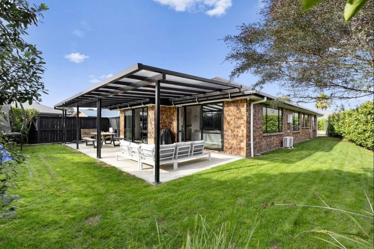 Photo of property in 31 Chestnut Close, Kelvin Grove, Palmerston North, 4414