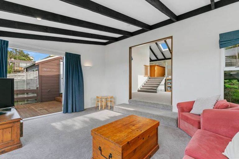 Photo of property in 6 Fitzpatrick Street, Newlands, Wellington, 6037