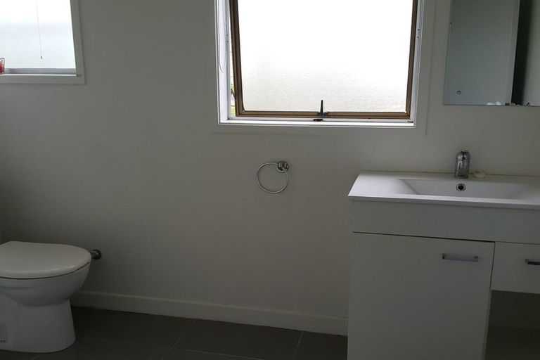 Photo of property in 10/126 Lynwood Road, New Lynn, Auckland, 0600