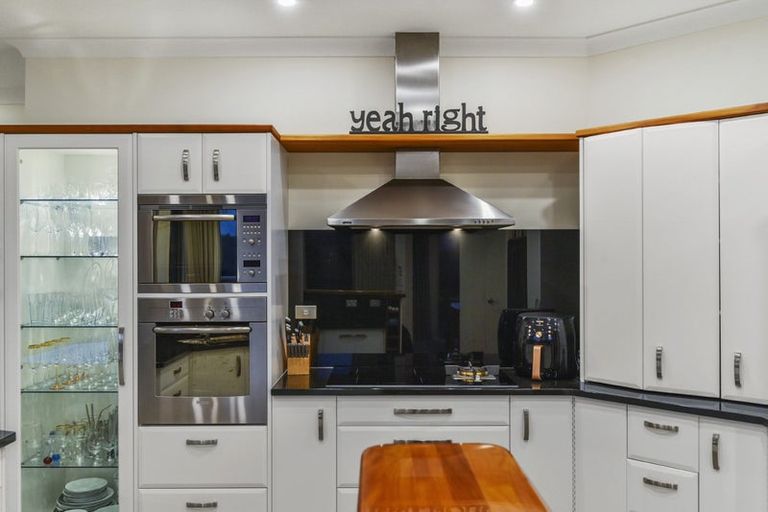 Photo of property in 160 Kittiwake Drive, Schnapper Rock, Auckland, 0632