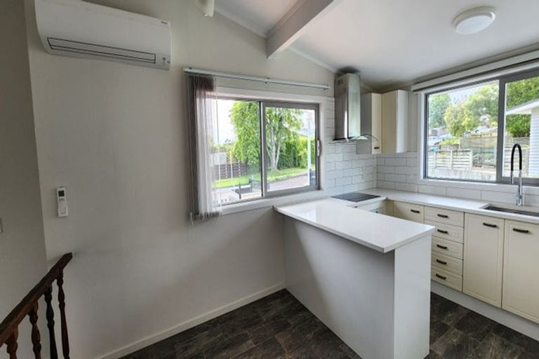Photo of property in 110 Lauderdale Road, Birkdale, Auckland, 0626