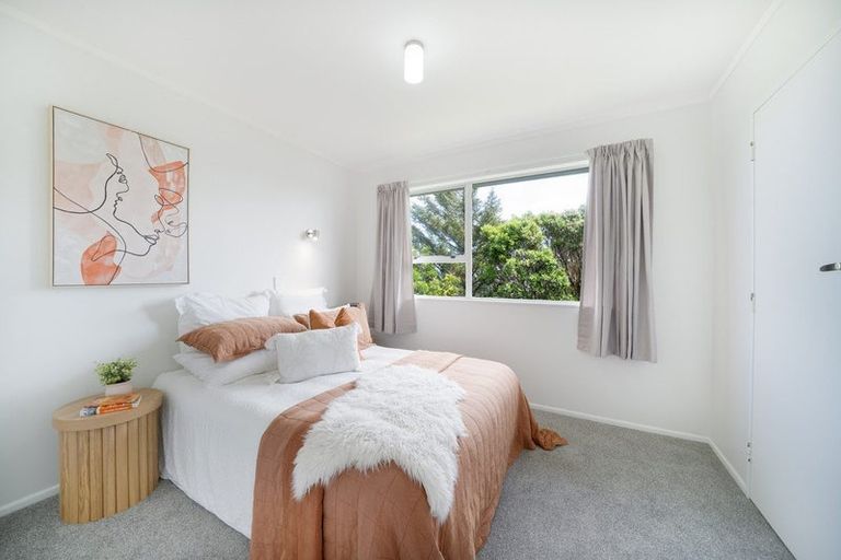 Photo of property in 29a Chetwode Grove, Newlands, Wellington, 6037