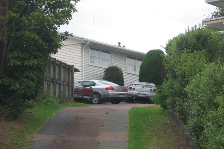 Photo of property in 2/15 Sunhaven Avenue, Glenfield, Auckland, 0629