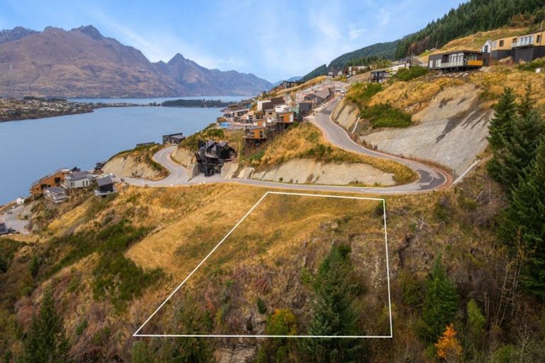 Photo of property in 44 Angelo Drive, Queenstown Hill, Queenstown, 9300