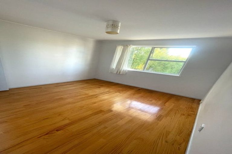 Photo of property in 19 Finlow Drive, Te Atatu South, Auckland, 0610