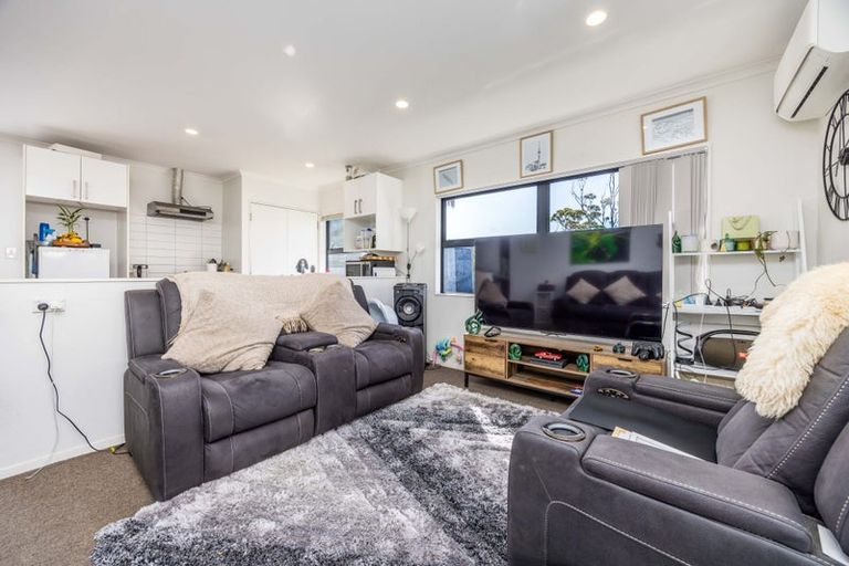 Photo of property in 42 Luanda Drive, Ranui, Auckland, 0612