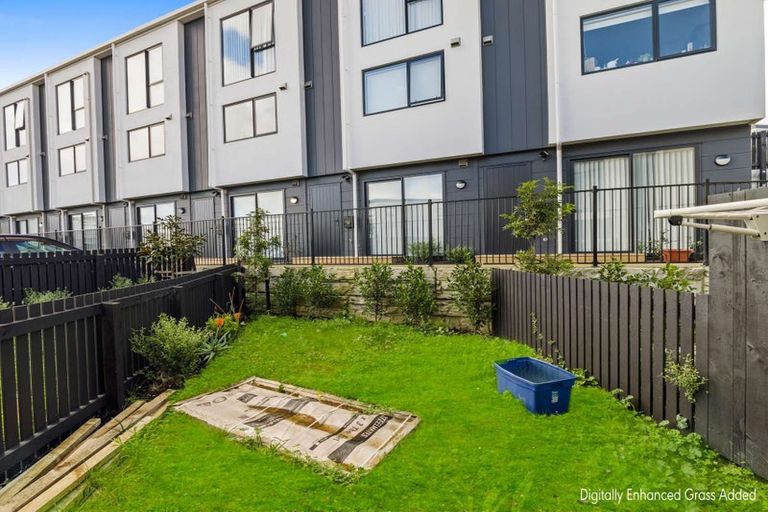 Photo of property in 2 Mikoikoi Crescent, Mangere Bridge, Auckland, 2022